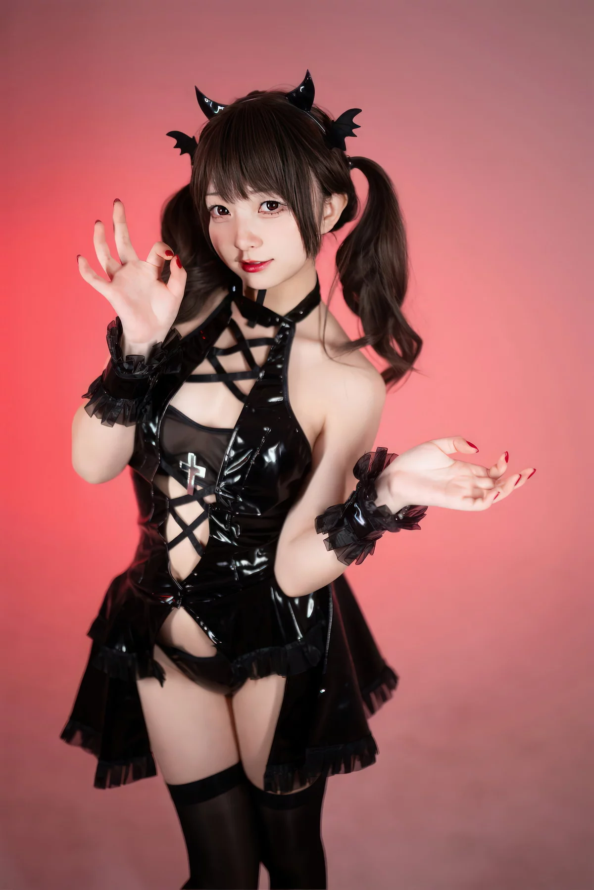 网络美女花铃小恶魔主题性感黑色皮质服饰配黑丝袜秀完美身材撩人诱惑写真85P