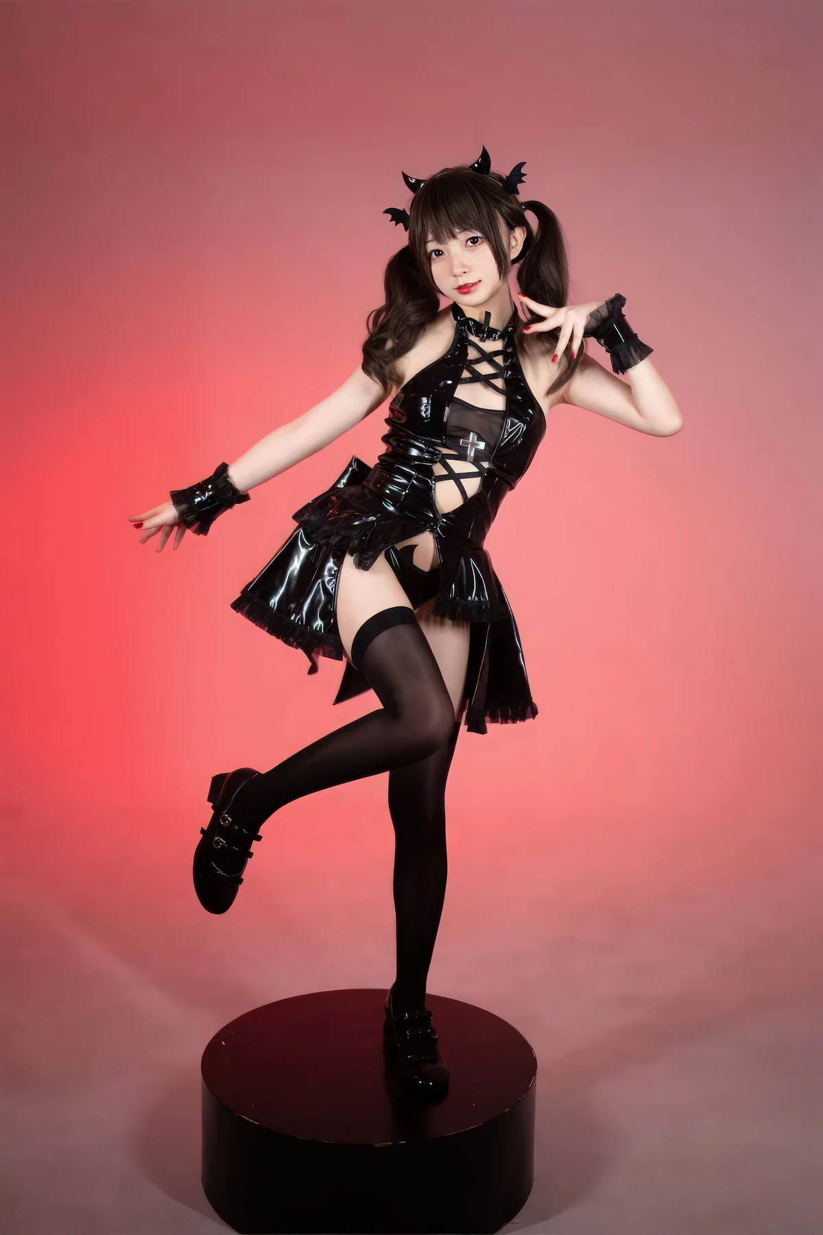 网络美女花铃小恶魔主题性感黑色皮质服饰配黑丝袜秀完美身材撩人诱惑写真85P