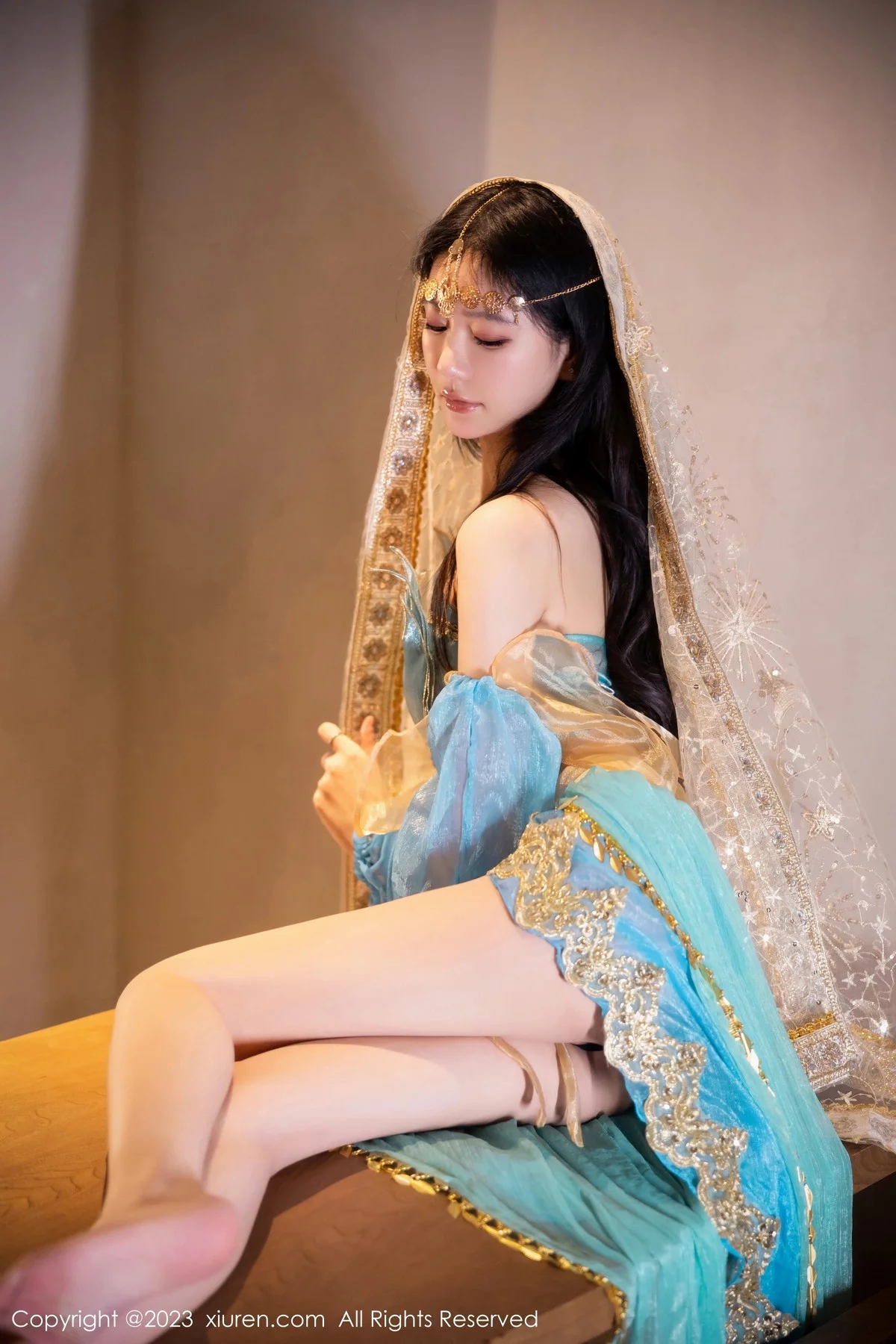 XiuRen第7469期_模特幼幼性感蓝色西域舞娘短裙露黑色内裤秀白嫩美腿诱惑写真82P