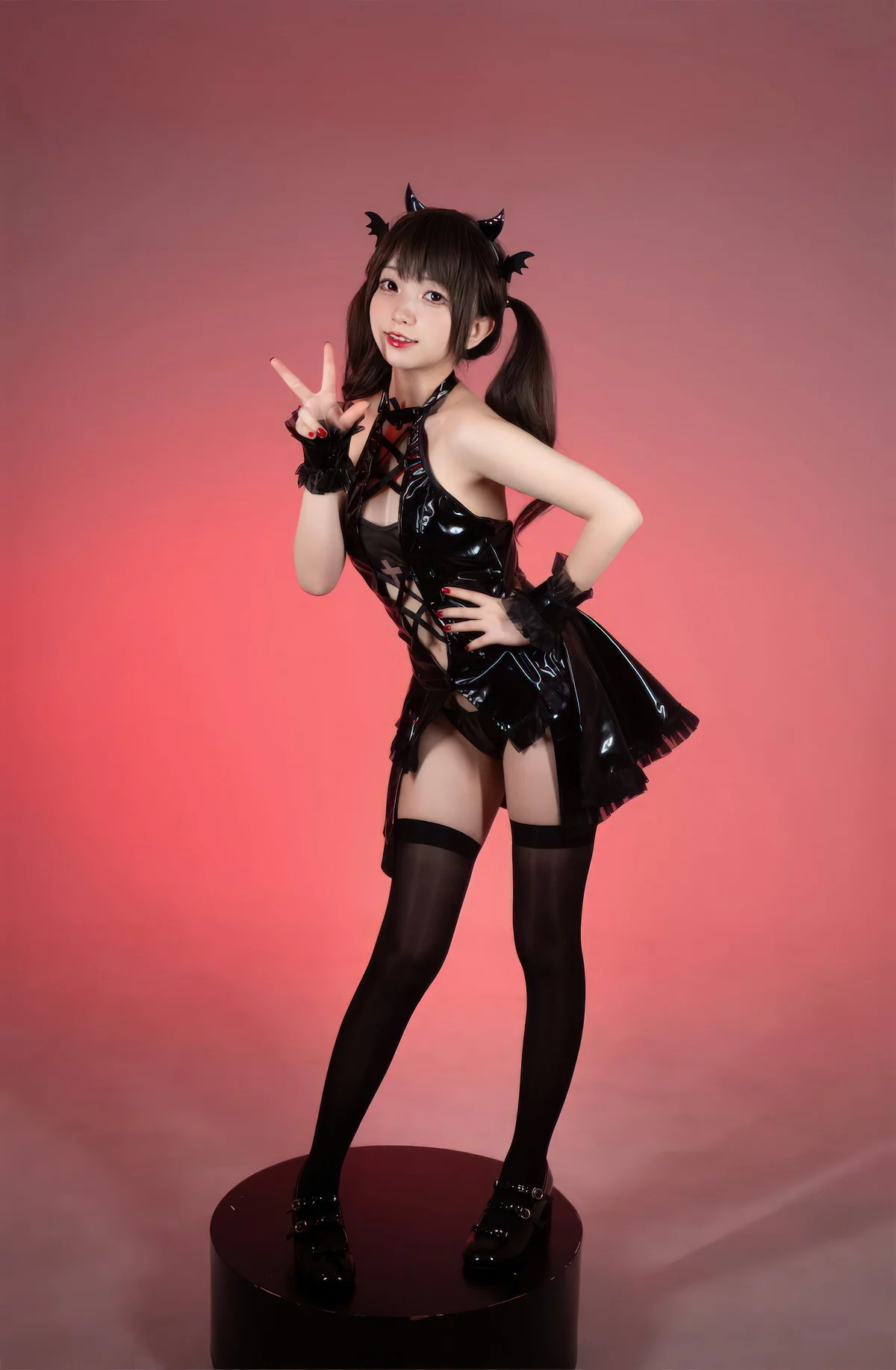 网络美女花铃小恶魔主题性感黑色皮质服饰配黑丝袜秀完美身材撩人诱惑写真85P