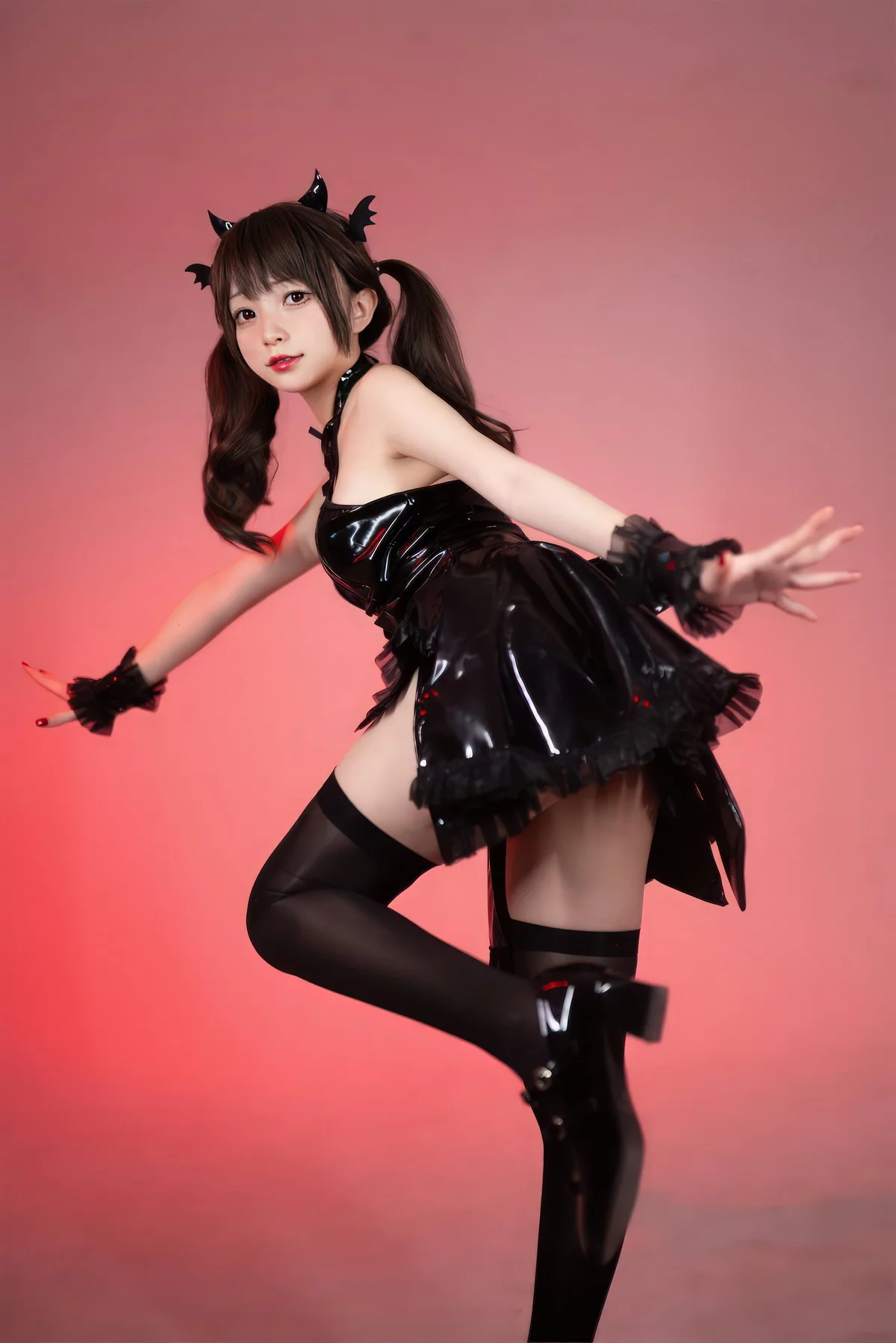 网络美女花铃小恶魔主题性感黑色皮质服饰配黑丝袜秀完美身材撩人诱惑写真85P