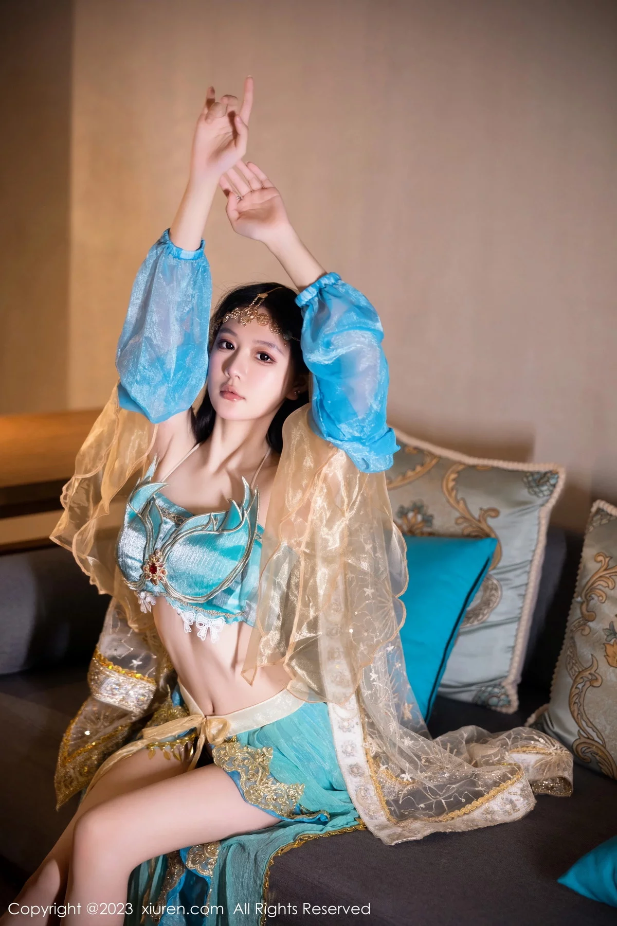 XiuRen第7469期_模特幼幼性感蓝色西域舞娘短裙露黑色内裤秀白嫩美腿诱惑写真82P