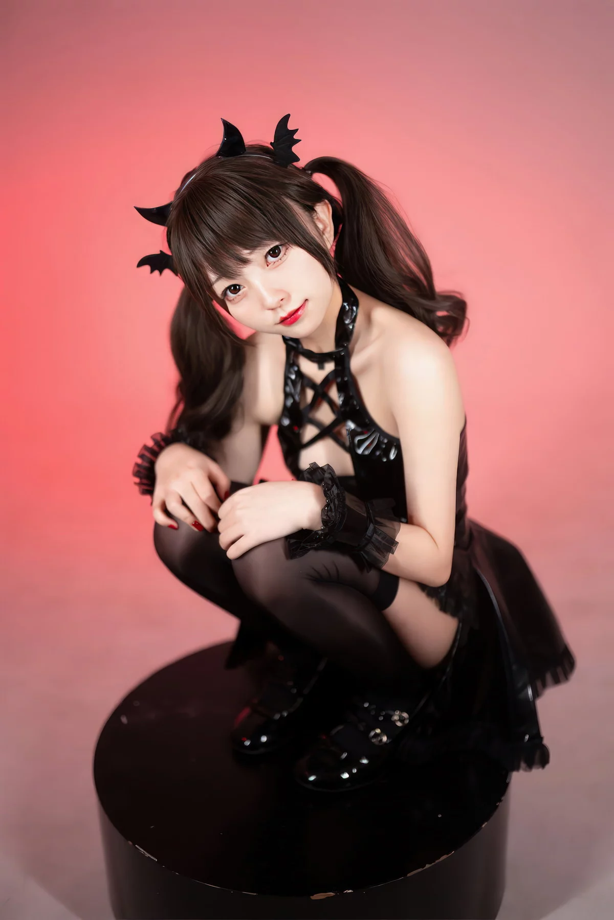 网络美女花铃小恶魔主题性感黑色皮质服饰配黑丝袜秀完美身材撩人诱惑写真85P