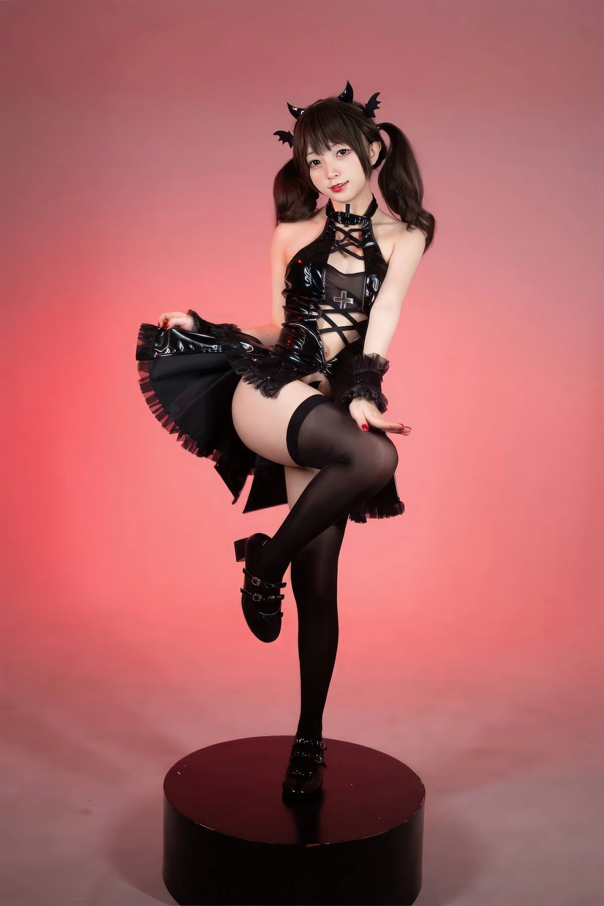 网络美女花铃小恶魔主题性感黑色皮质服饰配黑丝袜秀完美身材撩人诱惑写真85P