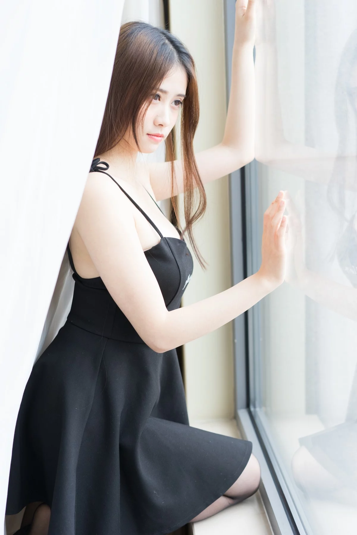 B站女主播一只小仙若黑丝女仆主题性感吊带长裙+黑色女仆装配黑丝袜诱惑写真68P
