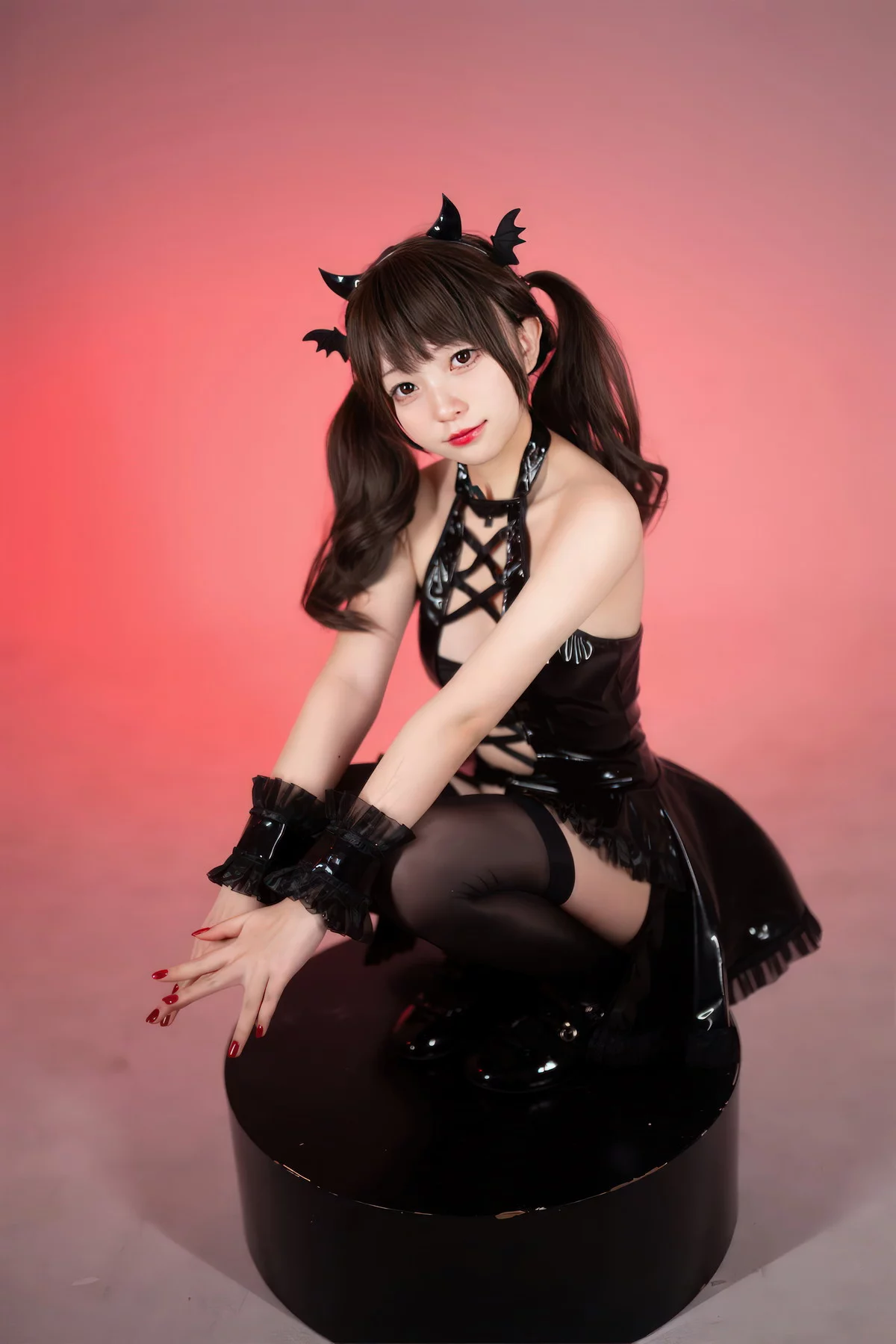 网络美女花铃小恶魔主题性感黑色皮质服饰配黑丝袜秀完美身材撩人诱惑写真85P