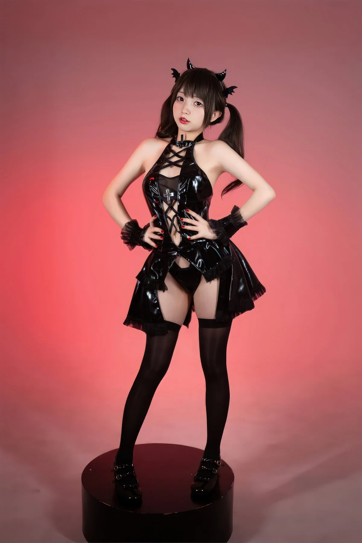 网络美女花铃小恶魔主题性感黑色皮质服饰配黑丝袜秀完美身材撩人诱惑写真85P