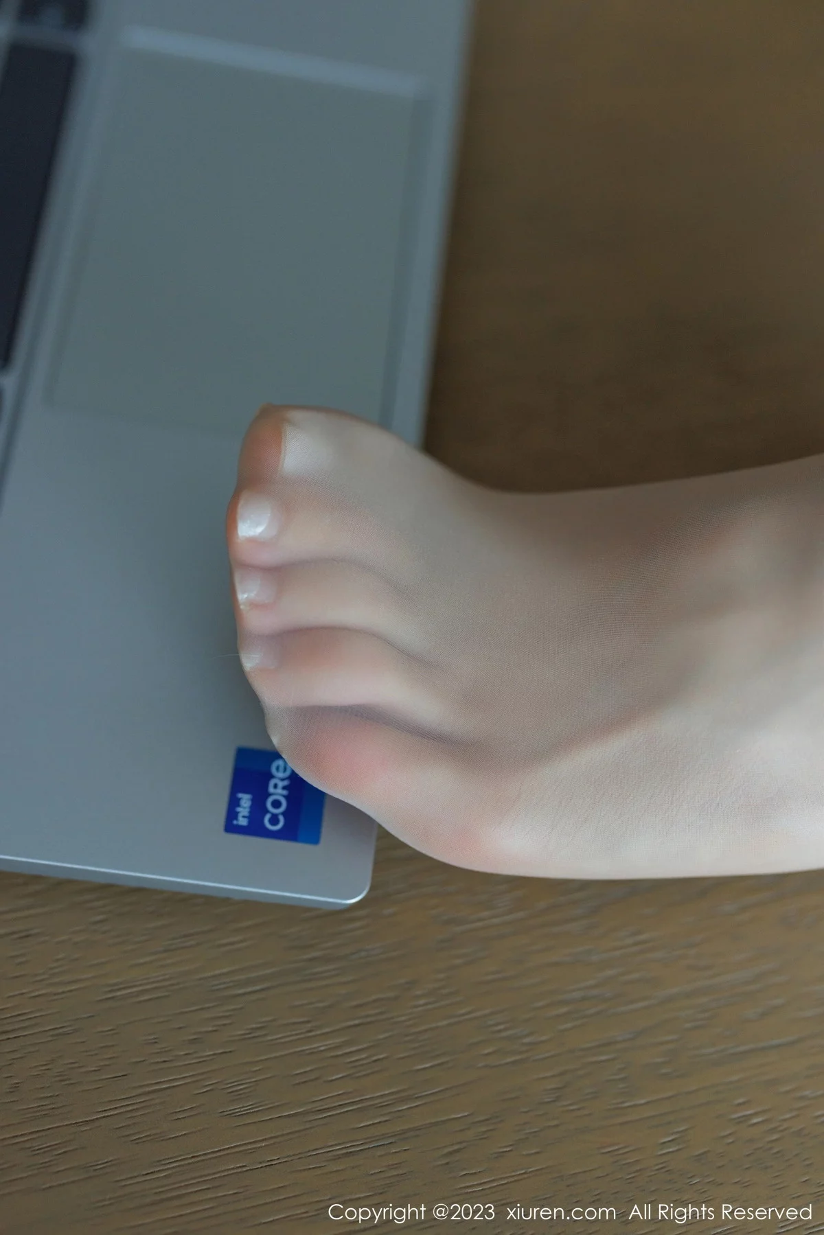XiuRen第7471_模特七七kiko黑色连衣短裙露淡蓝色内衣配超薄肉丝惹火诱惑写真63P
