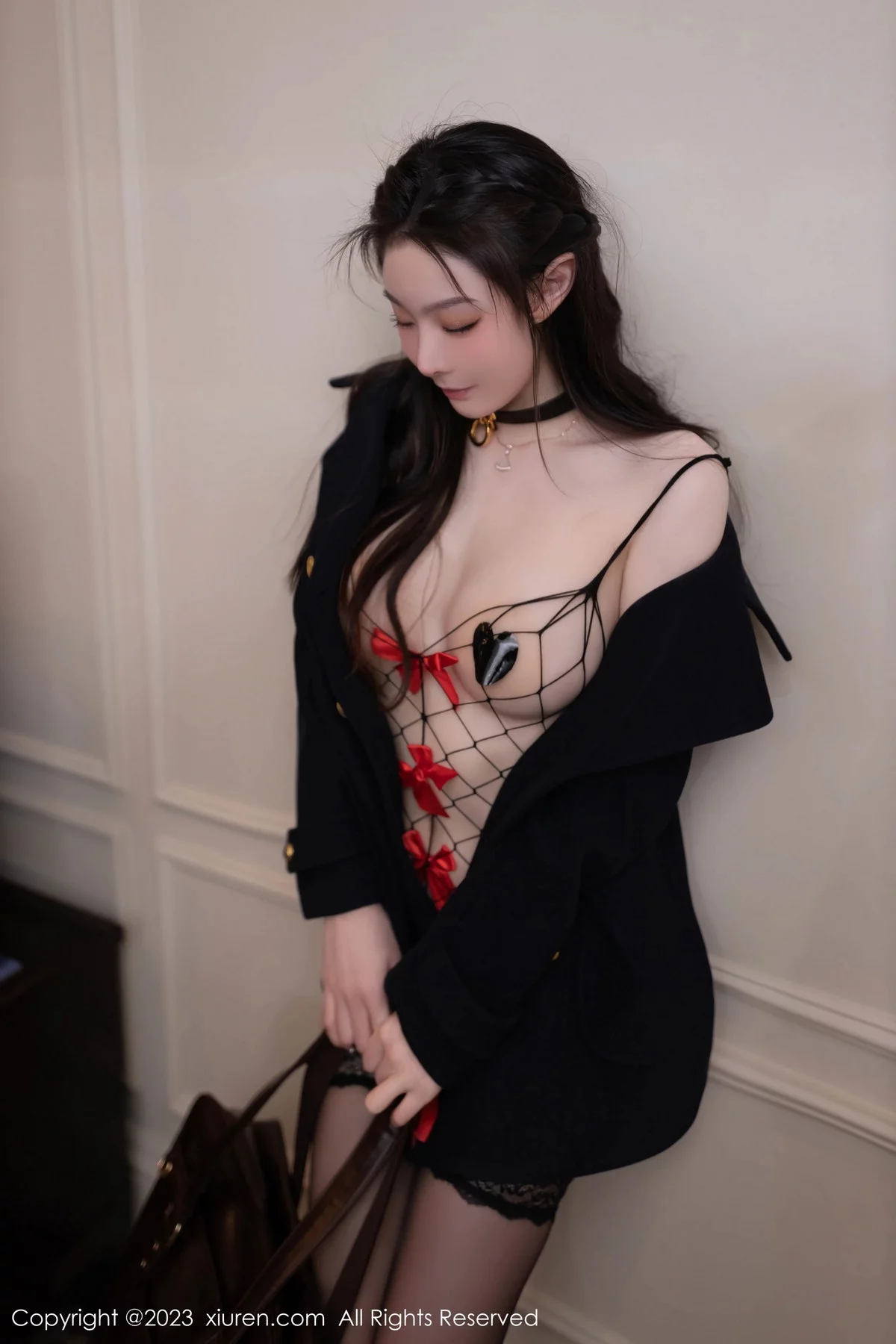XiuRen第7474_模特小逗逗捆绑主题性感黑色网格情趣服配黑丝袜撩人诱惑写真78P