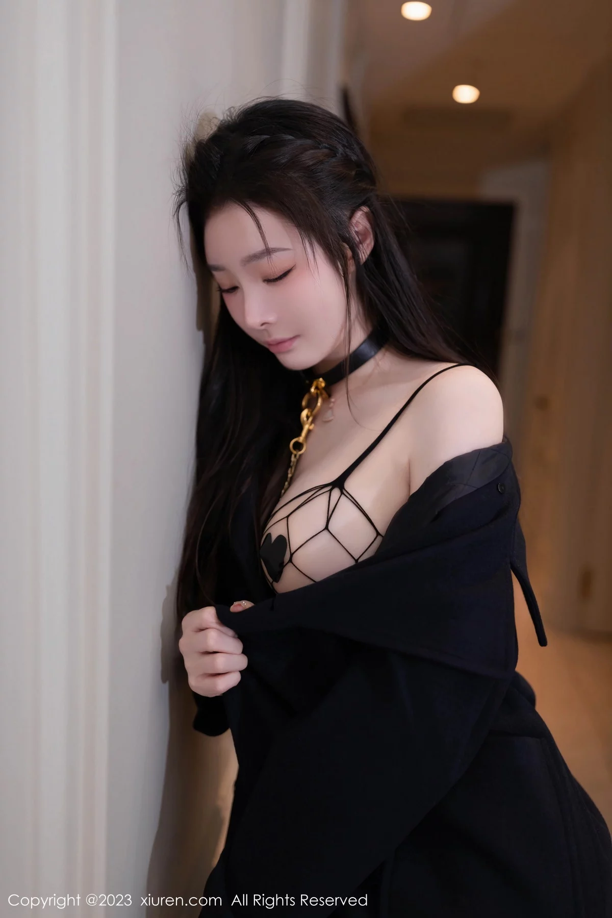 XiuRen第7474_模特小逗逗捆绑主题性感黑色网格情趣服配黑丝袜撩人诱惑写真78P