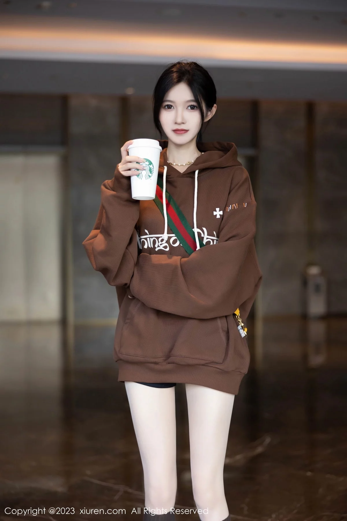 XiuRen第7488期_模特程程程咖啡色卫衣露淡红内衣配肉丝袜秀曼妙身姿诱惑写真81P