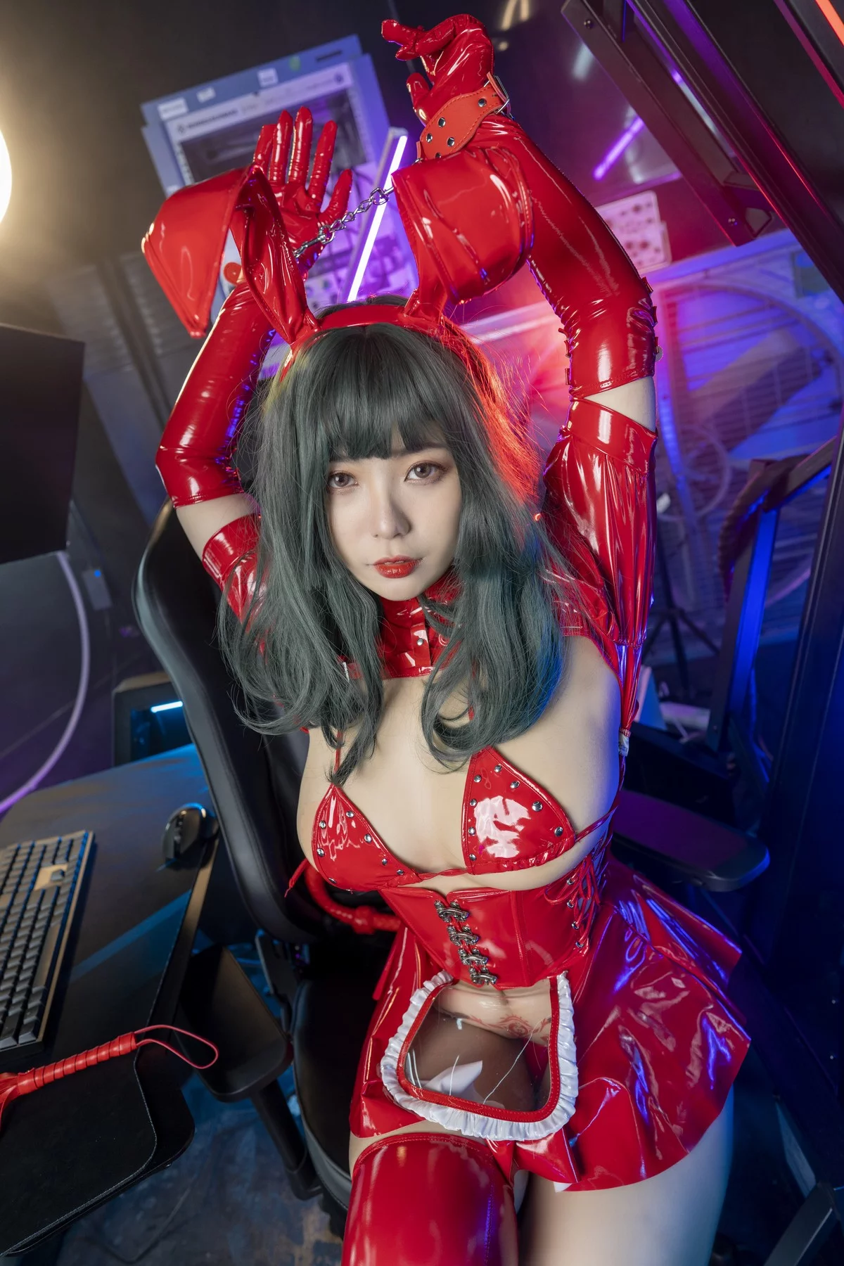 动漫博主珟_珏Dita暗黑兔女郎主题性感红色皮质兔女郎服饰秀翘臀美腿诱惑写真40P