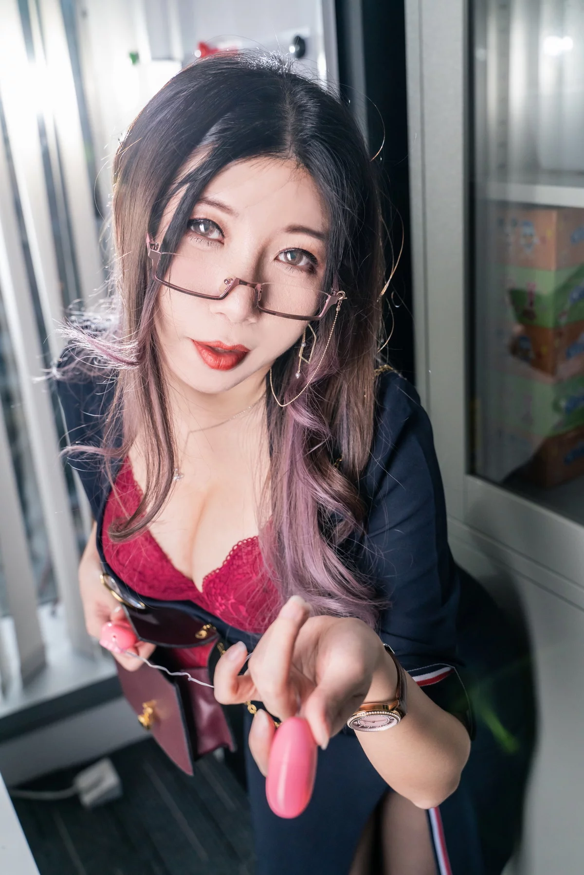 网络美女小琪-Aki办公室CEO主题半脱制服露性感红色蕾丝内衣配黑丝袜诱惑写真43P