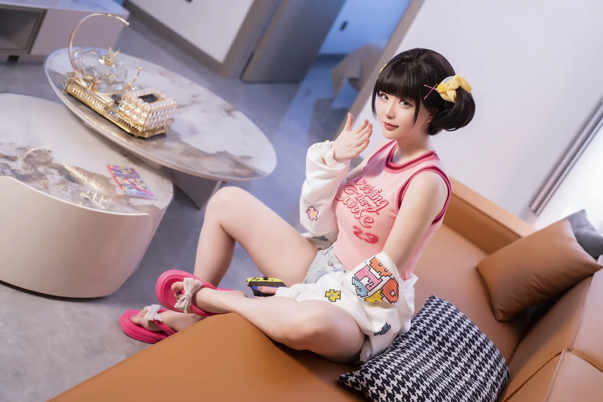 Coser小姐姐星之迟迟邻家的小鬼头妹妹主题性感绒毛内衣+蕾丝内衣完美诱惑写真134P