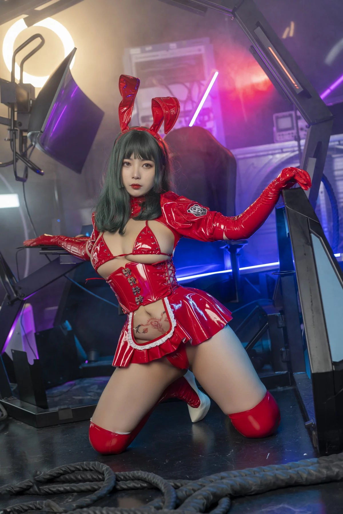 动漫博主珟_珏Dita暗黑兔女郎主题性感红色皮质兔女郎服饰秀翘臀美腿诱惑写真40P
