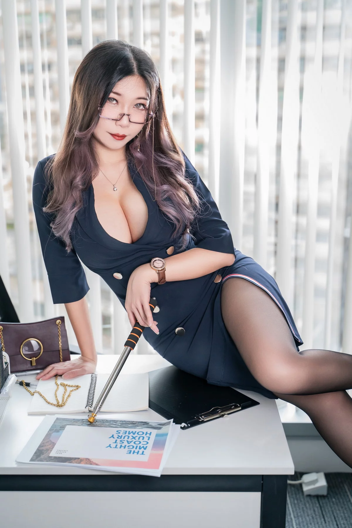 网络美女小琪-Aki办公室CEO主题半脱制服露性感红色蕾丝内衣配黑丝袜诱惑写真43P