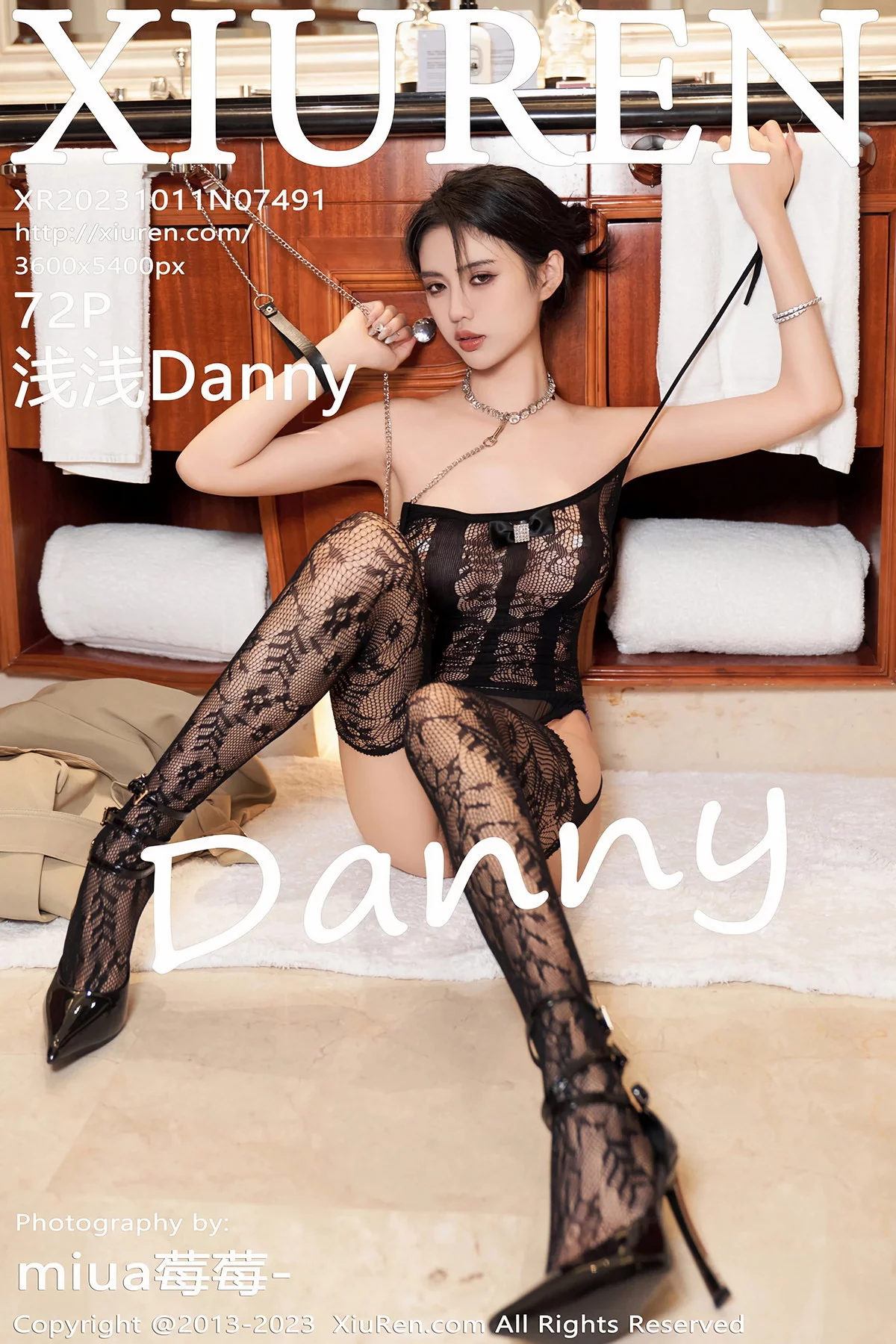 XiuRen第7491期_模特浅浅Danny性感黑色蕾丝情趣服饰配黑丝网袜撩人诱惑写真72P