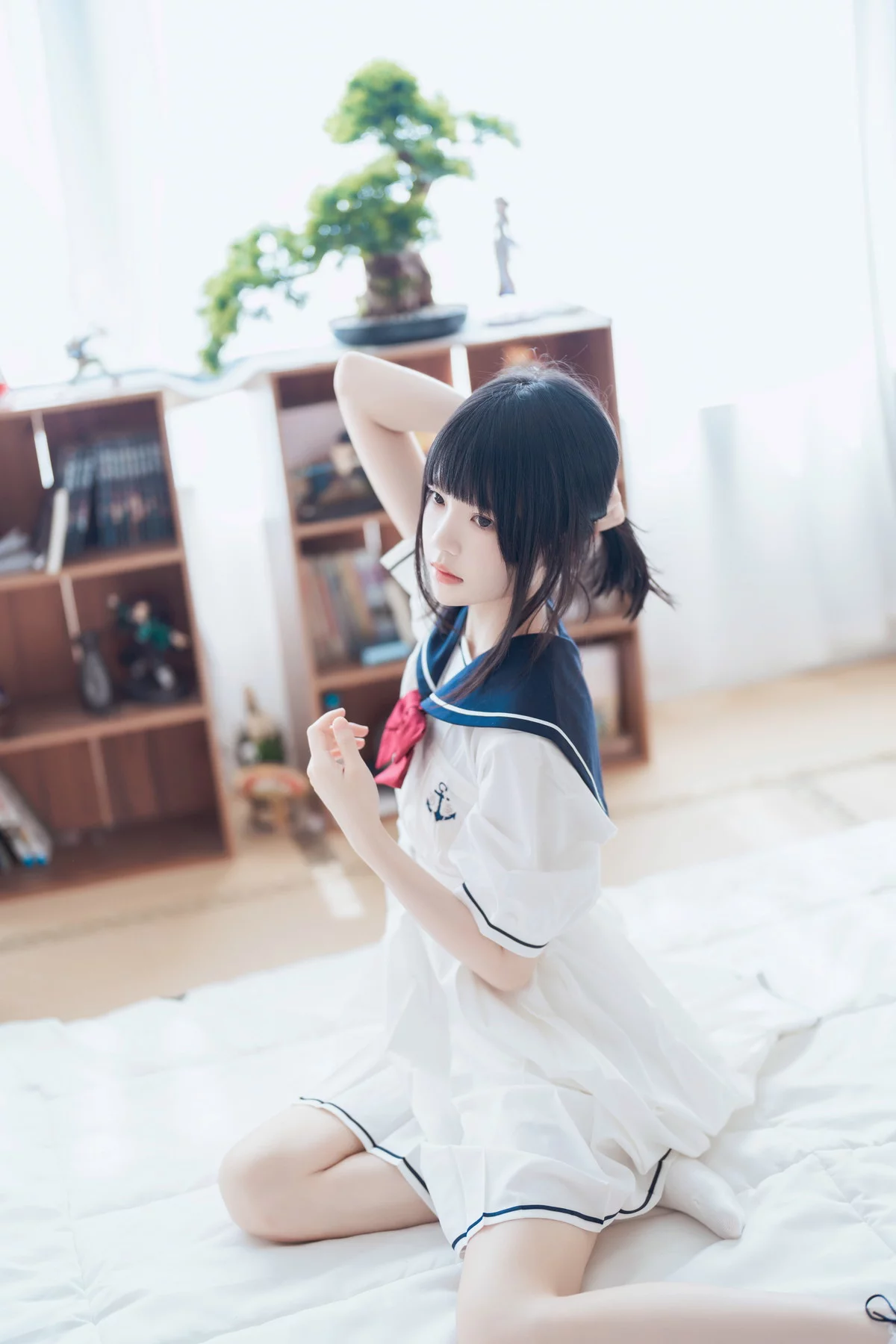 网络美女桜桃喵盛夏服主题性感白色清凉学生制服配白色船袜秀美腿迷人写真39P