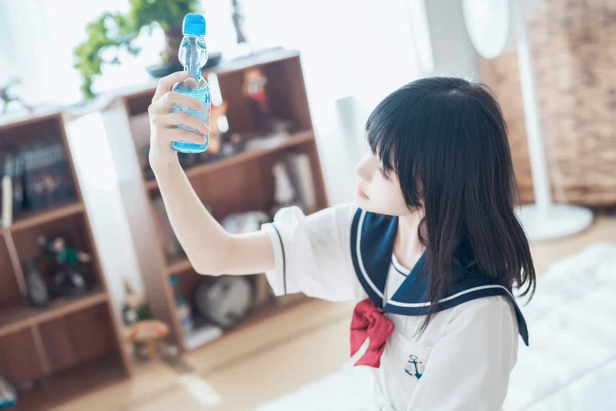 网络美女桜桃喵盛夏服主题性感白色清凉学生制服配白色船袜秀美腿迷人写真39P
