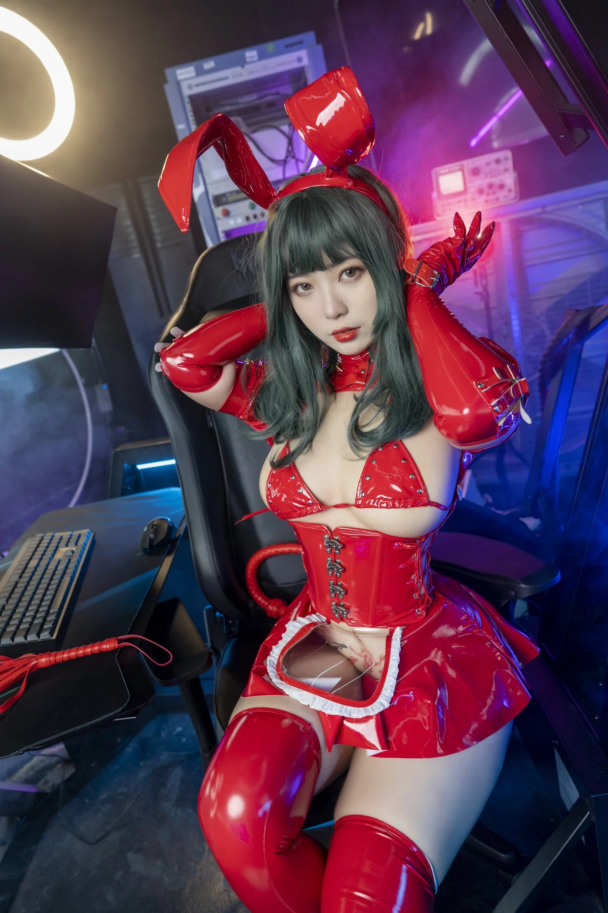 动漫博主珟_珏Dita暗黑兔女郎主题性感红色皮质兔女郎服饰秀翘臀美腿诱惑写真40P