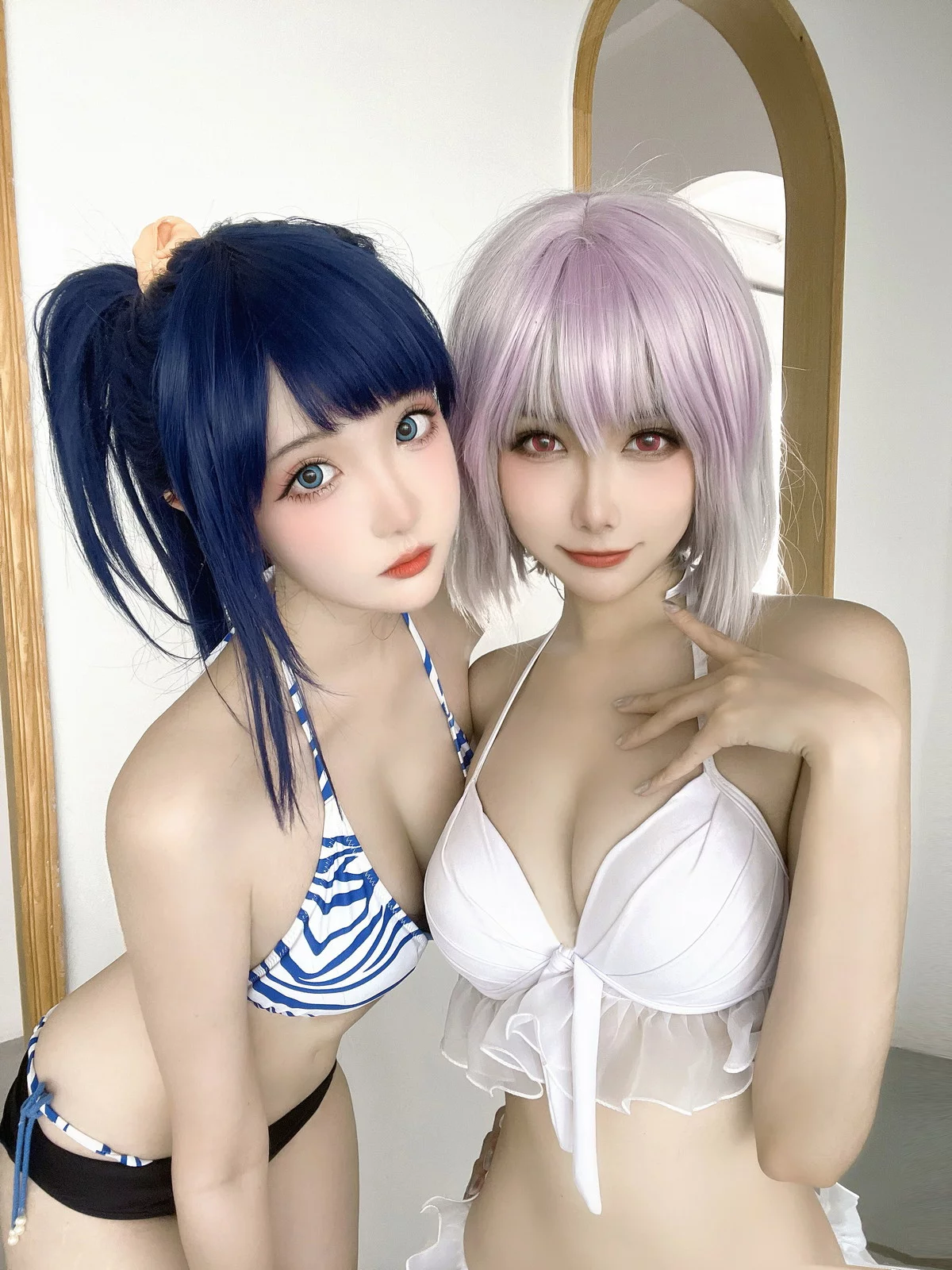 微博妹子Momoko葵葵&瓜希酱新条茜泳装主题泳池性感比基尼秀完美身材诱惑写真85P
