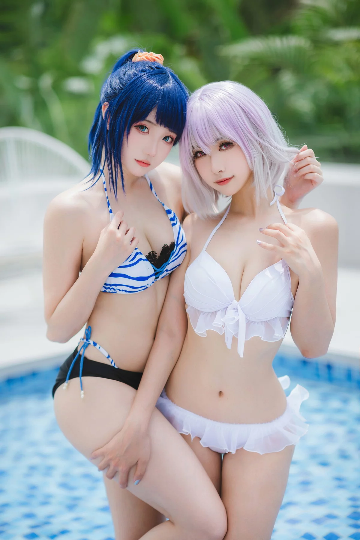 微博妹子Momoko葵葵&瓜希酱新条茜泳装主题泳池性感比基尼秀完美身材诱惑写真85P