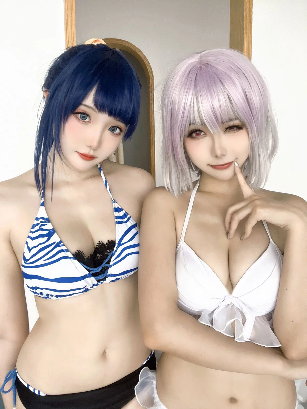 微博妹子Momoko葵葵&瓜希酱新条茜泳装主题泳池性感比基尼秀完美身材诱惑写真85P