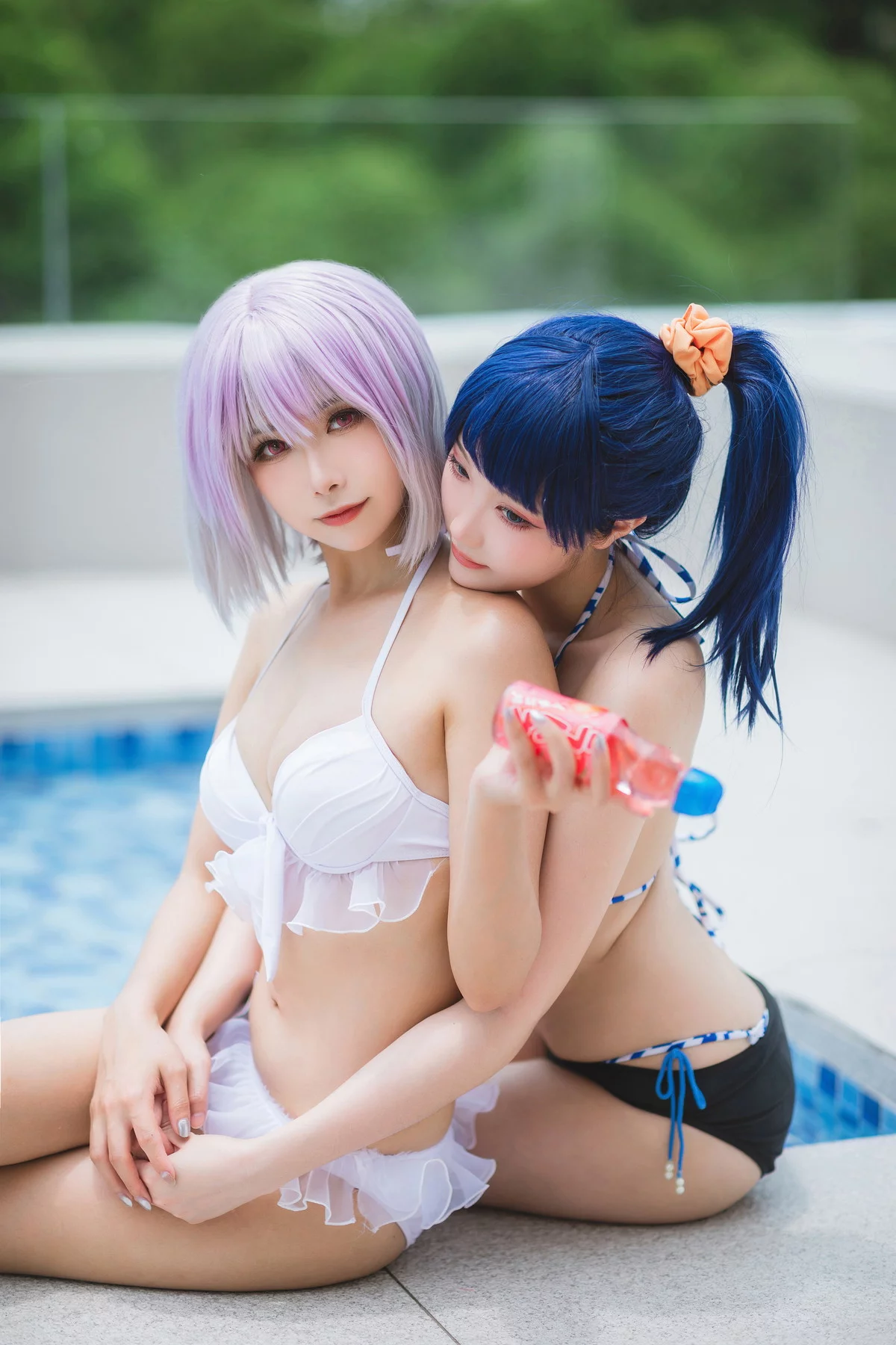 微博妹子Momoko葵葵&瓜希酱新条茜泳装主题泳池性感比基尼秀完美身材诱惑写真85P