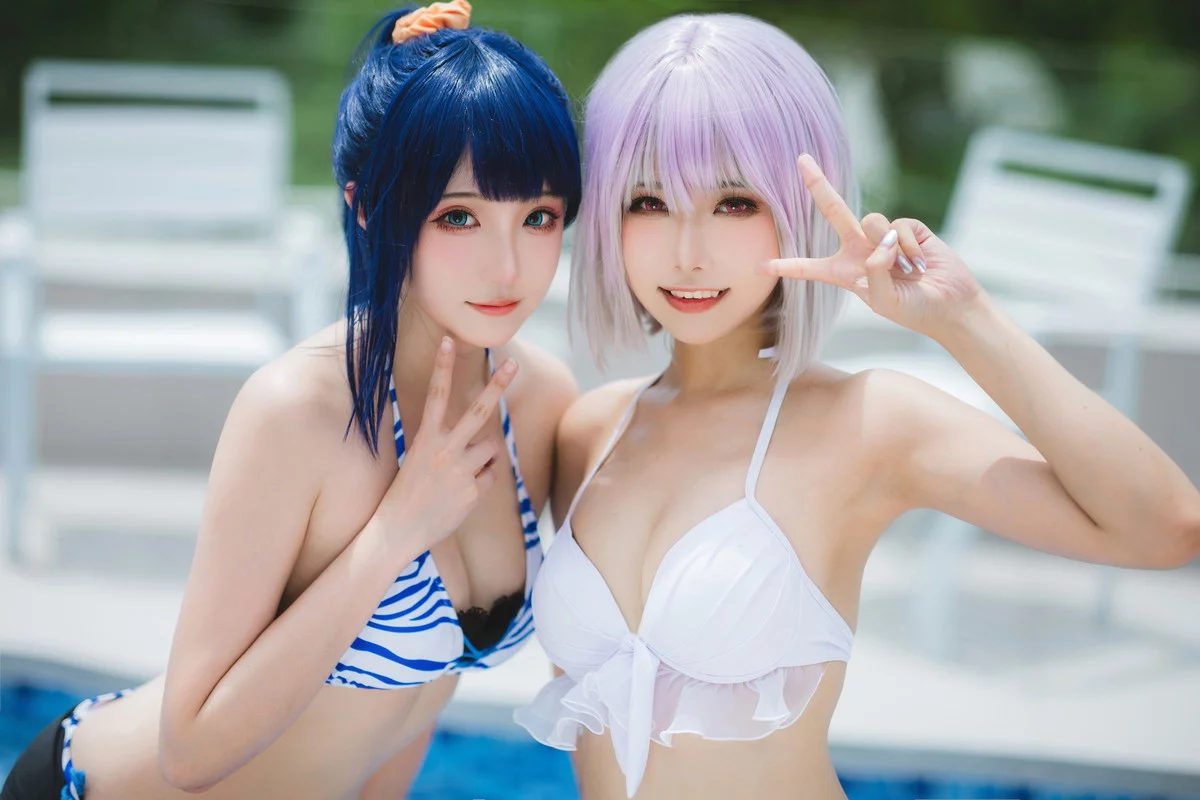 微博妹子Momoko葵葵&瓜希酱新条茜泳装主题泳池性感比基尼秀完美身材诱惑写真85P