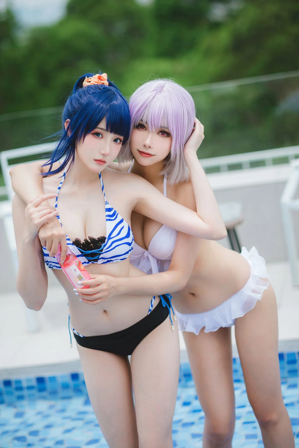 微博妹子Momoko葵葵&瓜希酱新条茜泳装主题泳池性感比基尼秀完美身材诱惑写真85P