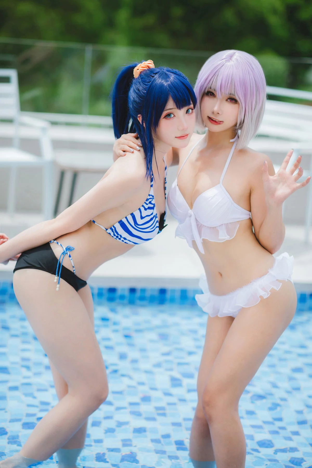 微博妹子Momoko葵葵&瓜希酱新条茜泳装主题泳池性感比基尼秀完美身材诱惑写真85P