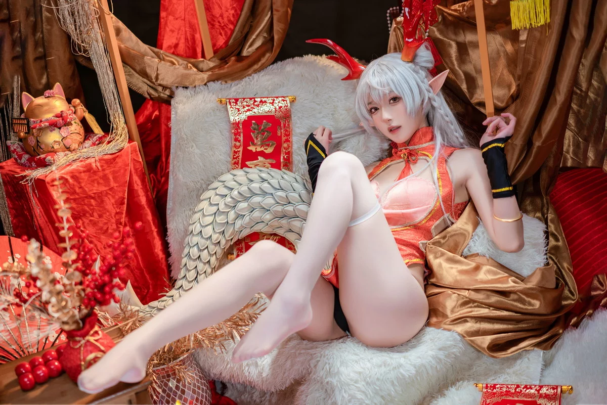 动漫博主阿包也是兔娘新春贺图主题性感精灵装扮粉色内衣配白丝袜诱惑写真44P