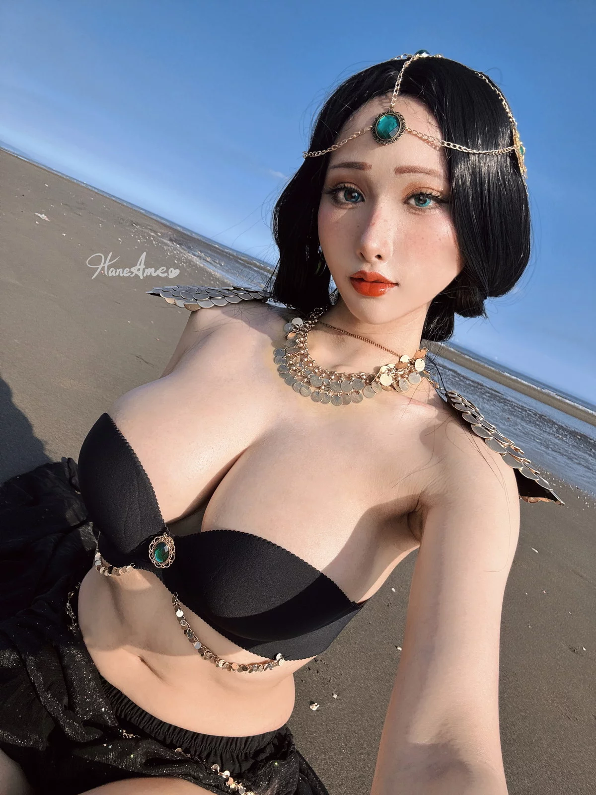 Coser美女雨波_HaneAme鬼刀王凌主题海边性感黑色内衣秀丰满身材诱惑写真31P