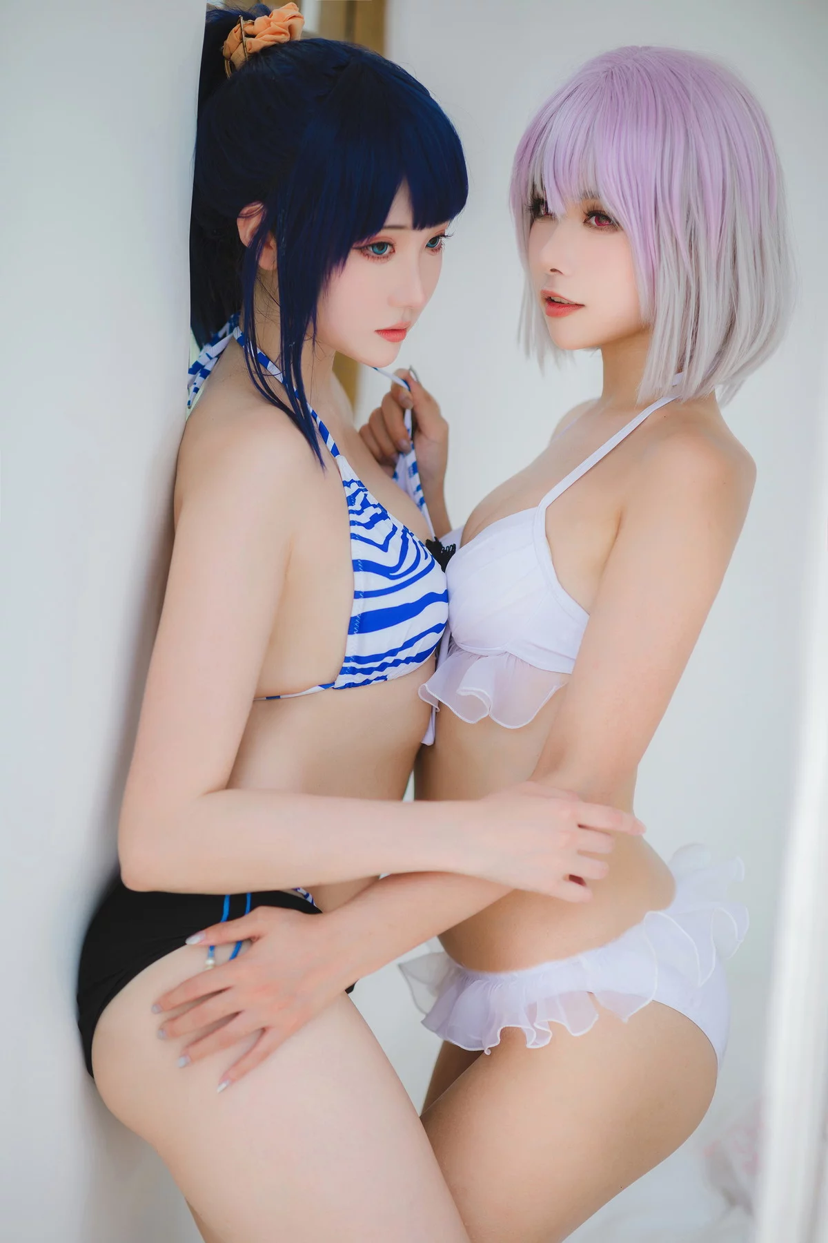 微博妹子Momoko葵葵&瓜希酱新条茜泳装主题泳池性感比基尼秀完美身材诱惑写真85P