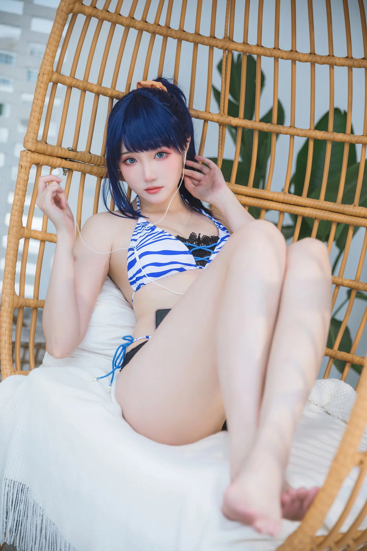 微博妹子Momoko葵葵&瓜希酱新条茜泳装主题泳池性感比基尼秀完美身材诱惑写真85P