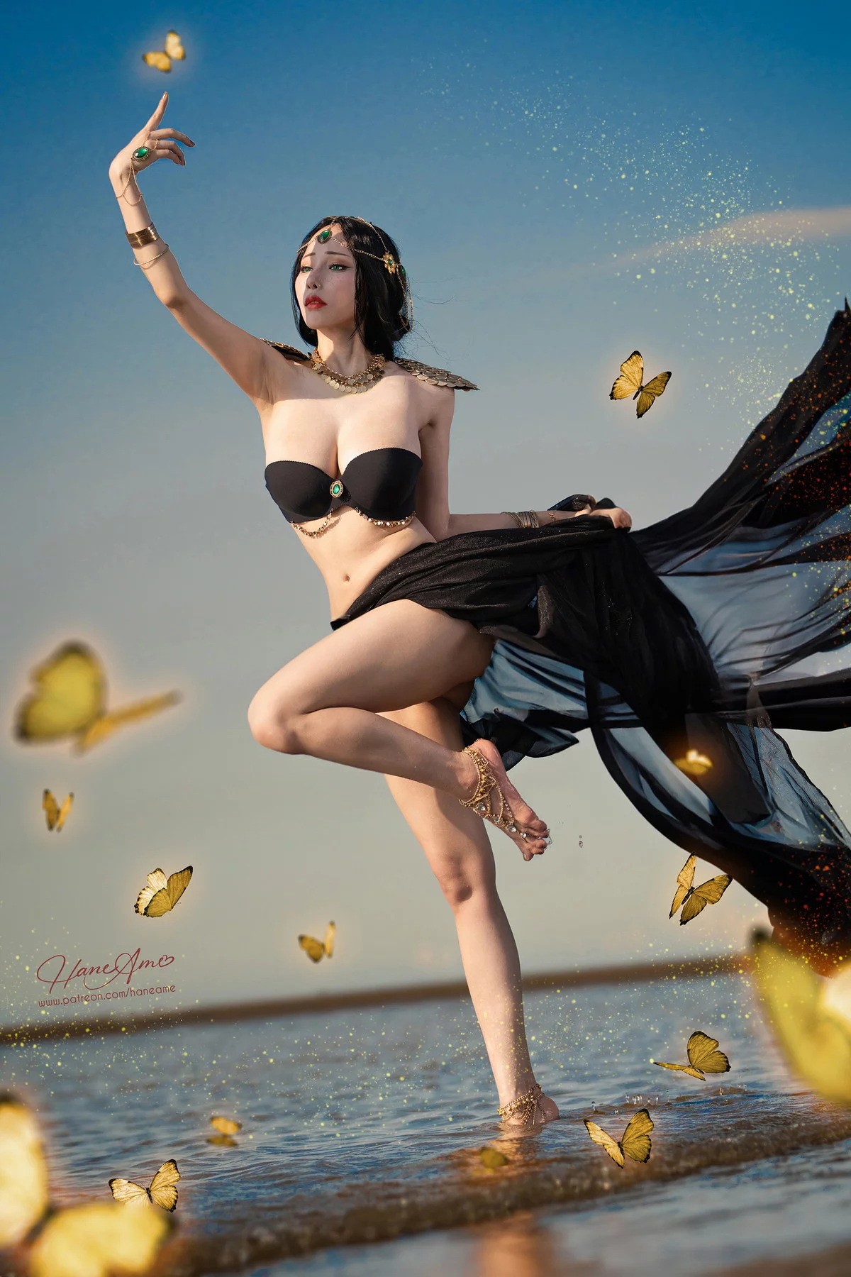 Coser美女雨波_HaneAme鬼刀王凌主题海边性感黑色内衣秀丰满身材诱惑写真31P