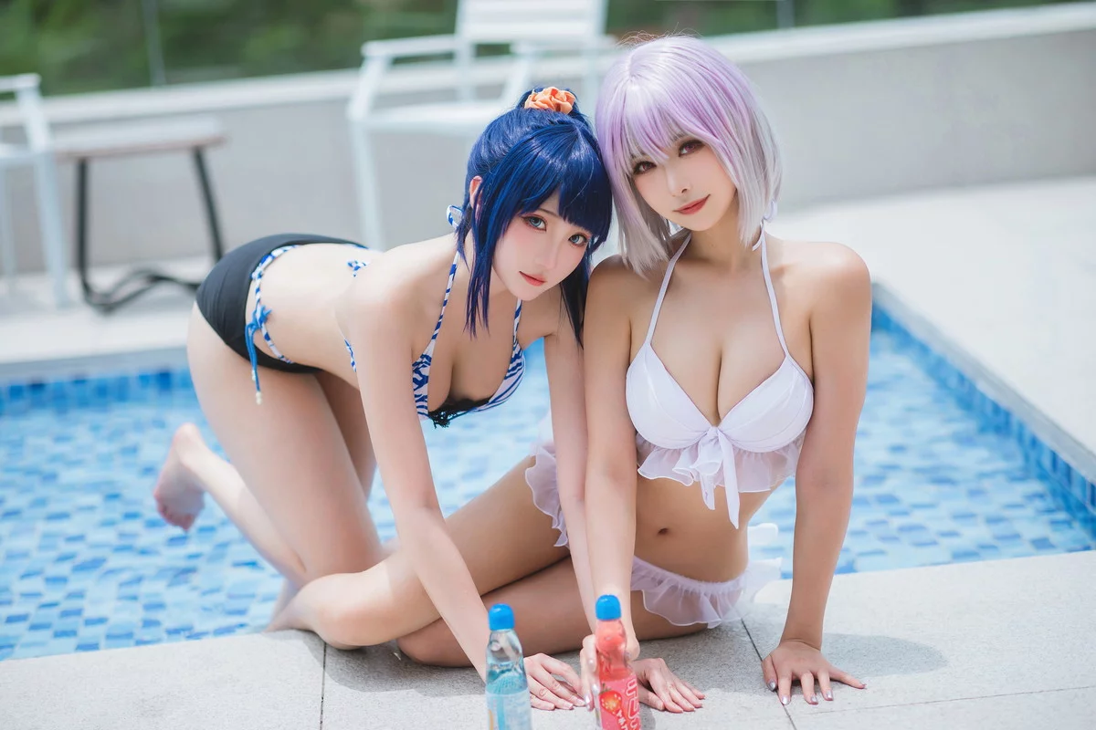 微博妹子Momoko葵葵&瓜希酱新条茜泳装主题泳池性感比基尼秀完美身材诱惑写真85P