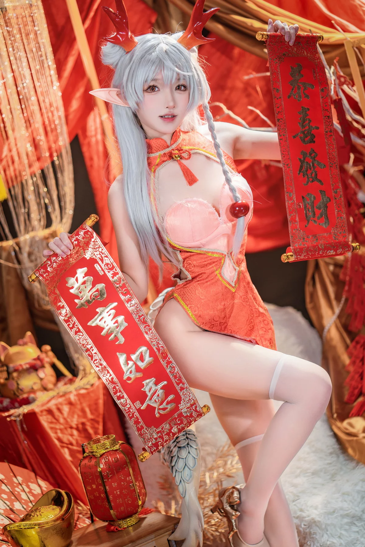 动漫博主阿包也是兔娘新春贺图主题性感精灵装扮粉色内衣配白丝袜诱惑写真44P