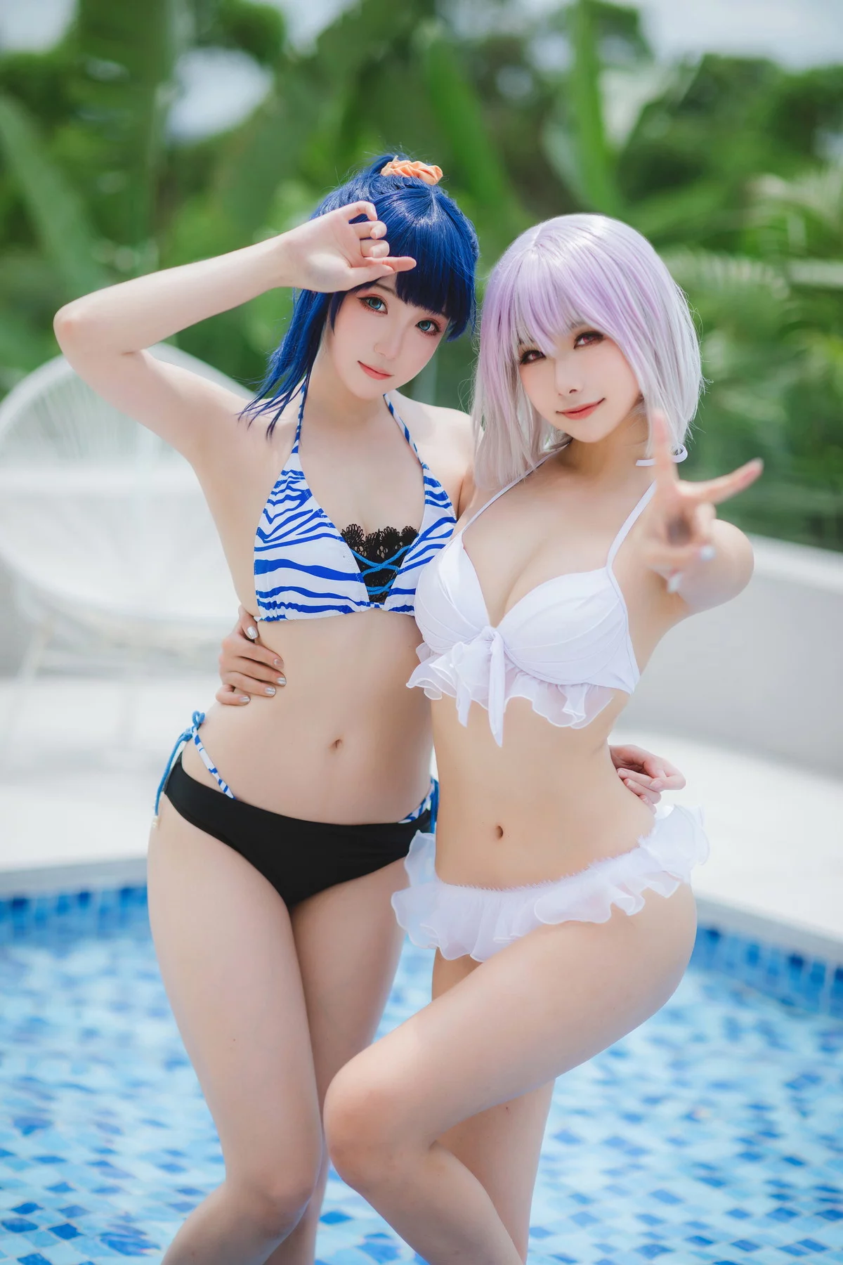 微博妹子Momoko葵葵&瓜希酱新条茜泳装主题泳池性感比基尼秀完美身材诱惑写真85P