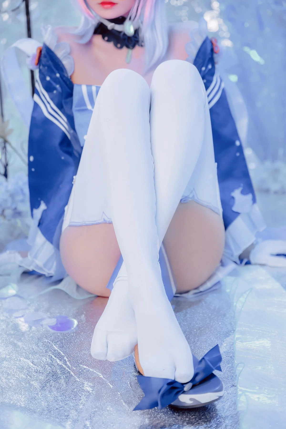 网络美女桜桃喵珊瑚宫心海主题性感蓝色薄纱礼裙配白丝袜秀完美身材诱惑写真29P