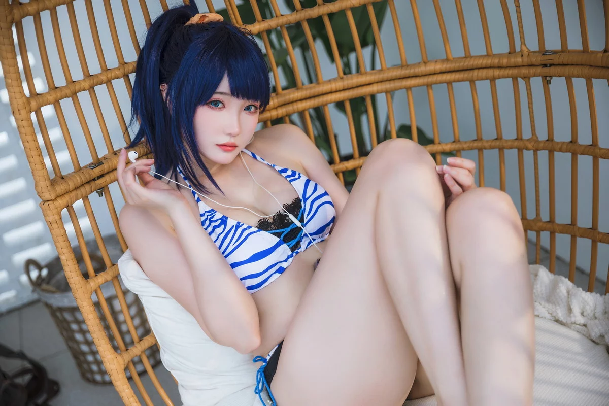微博妹子Momoko葵葵&瓜希酱新条茜泳装主题泳池性感比基尼秀完美身材诱惑写真85P