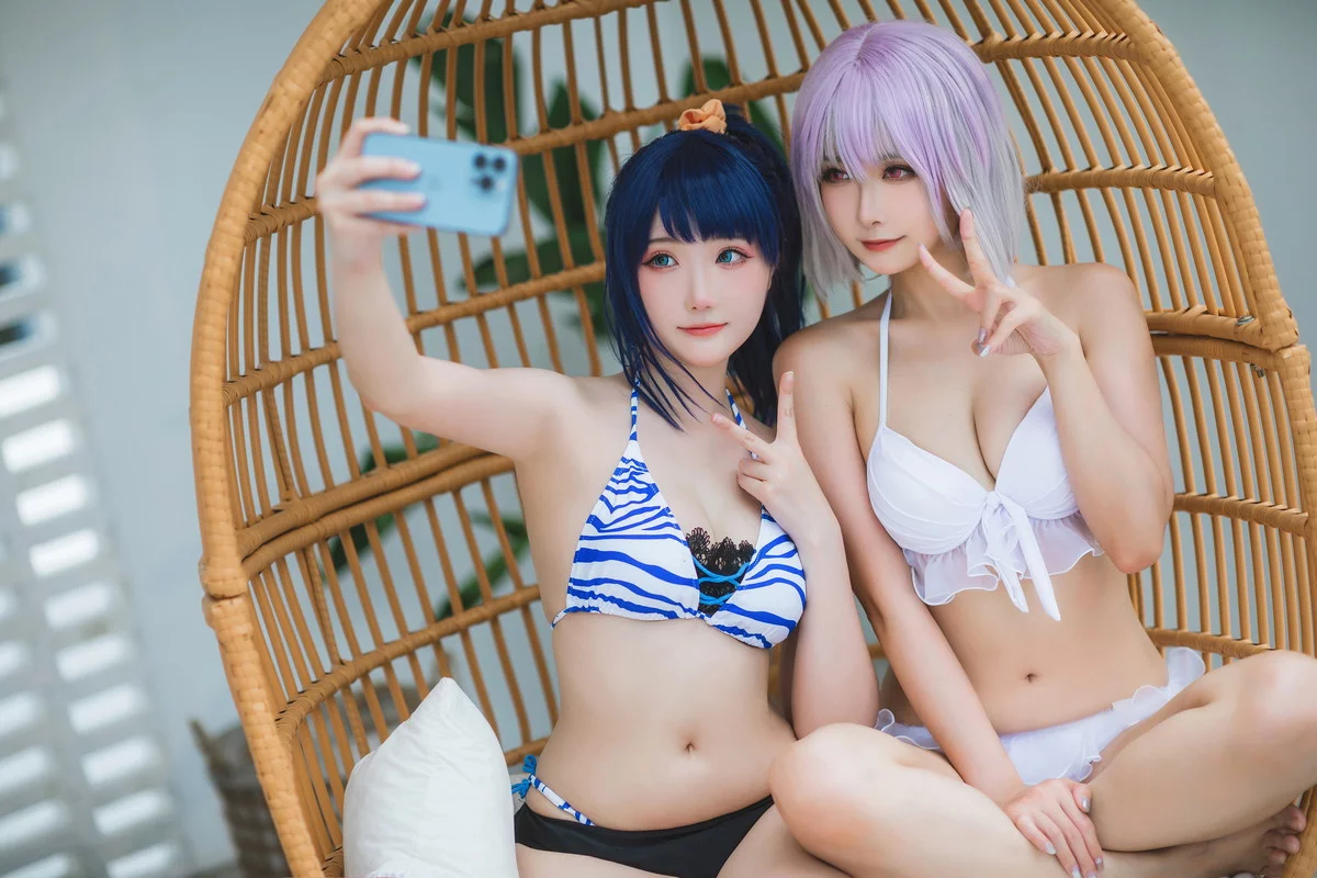 微博妹子Momoko葵葵&瓜希酱新条茜泳装主题泳池性感比基尼秀完美身材诱惑写真85P