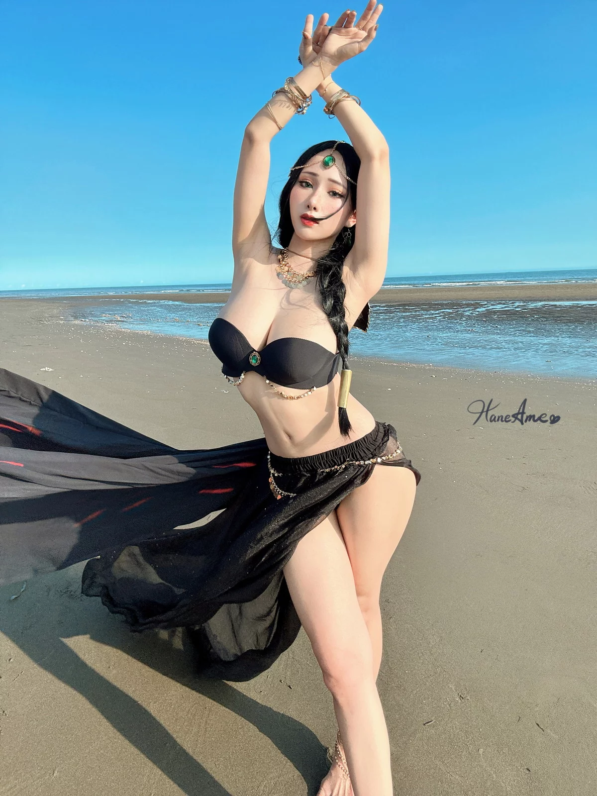 Coser美女雨波_HaneAme鬼刀王凌主题海边性感黑色内衣秀丰满身材诱惑写真31P