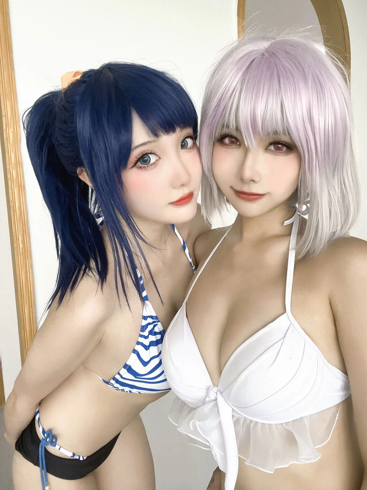 微博妹子Momoko葵葵&瓜希酱新条茜泳装主题泳池性感比基尼秀完美身材诱惑写真85P