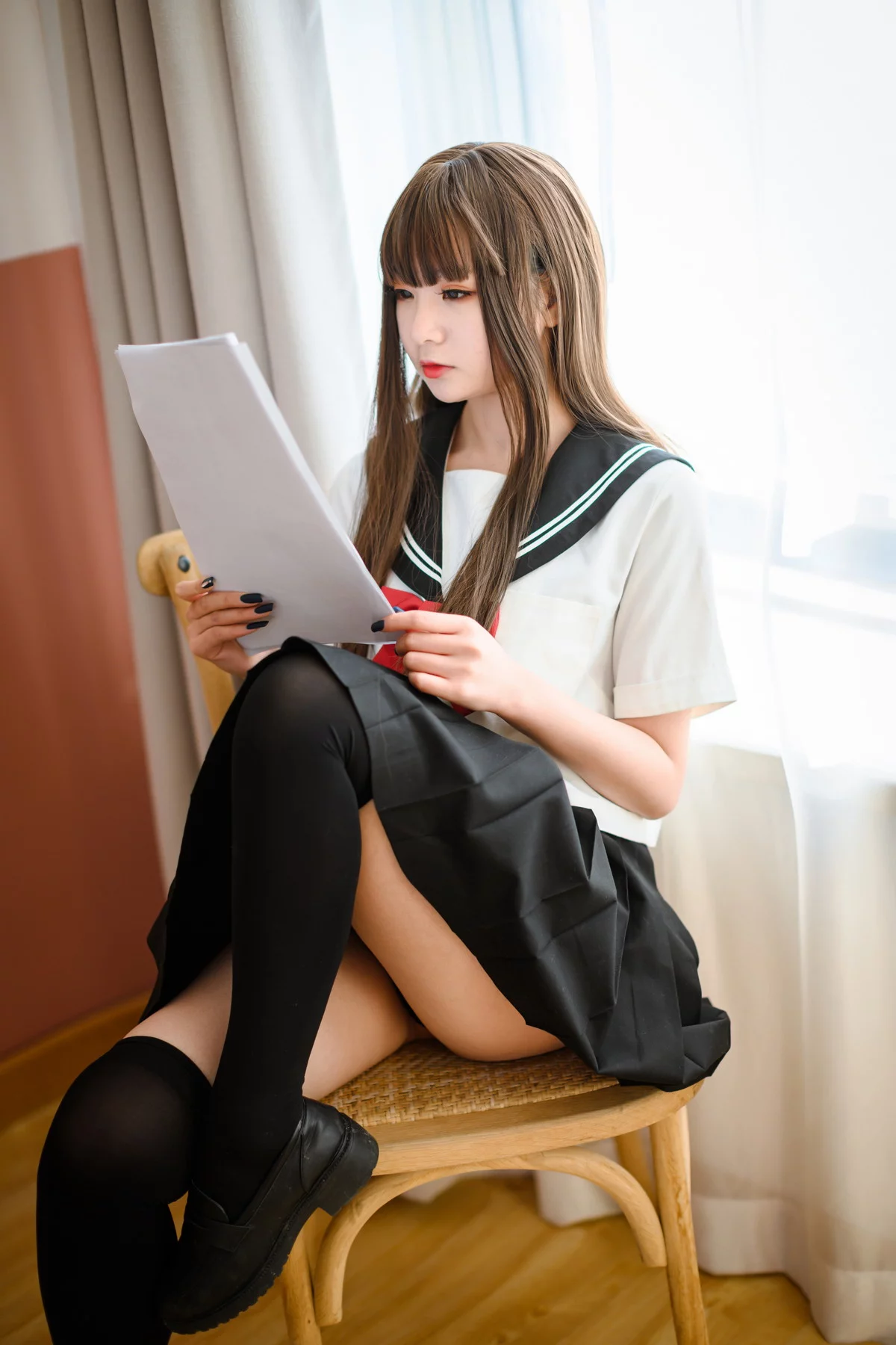 网络美女萌妹是青水JK制服主题私房脱性感JK制服露黑色内衣秀完美身材诱惑写真30P