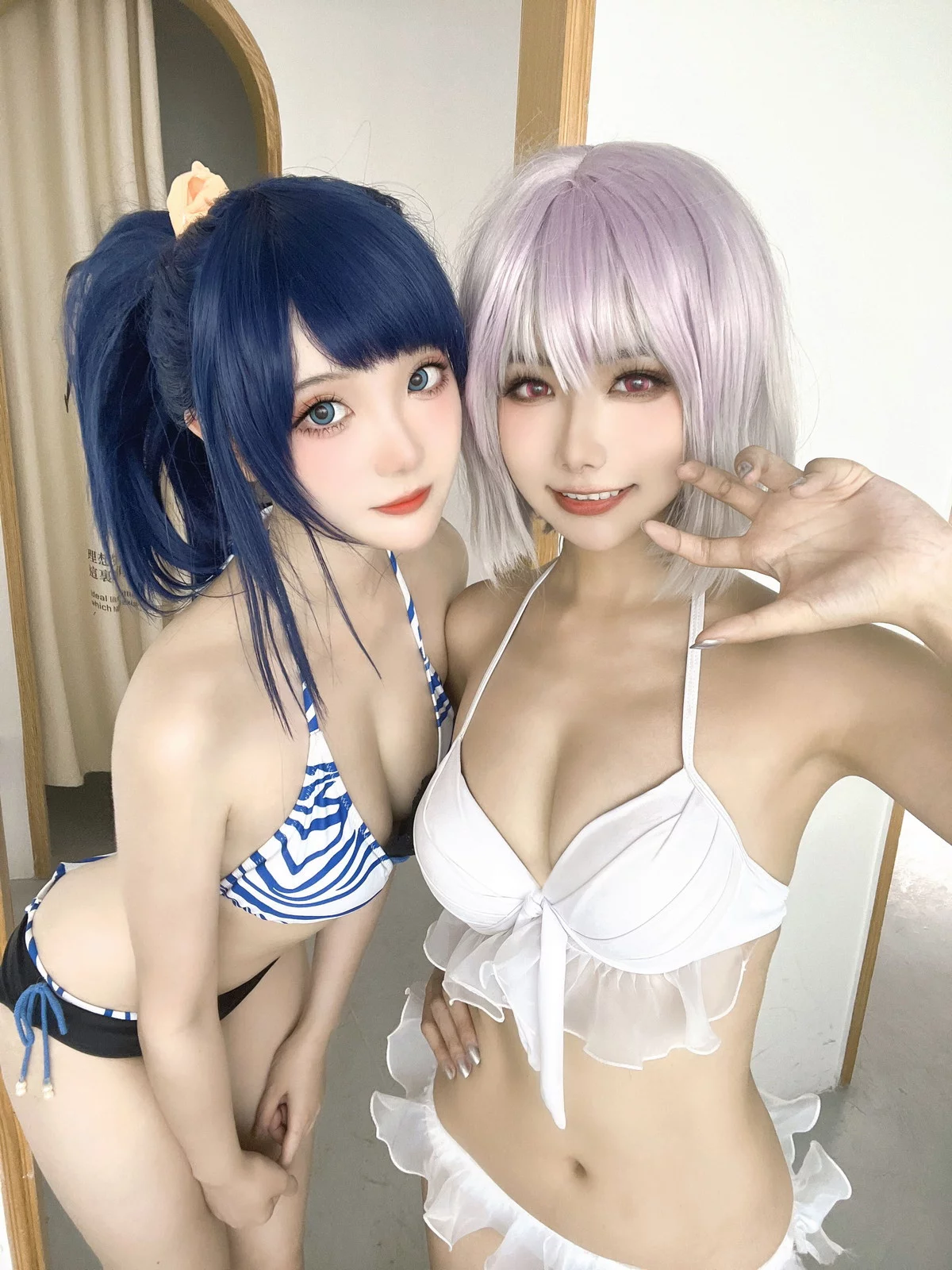 微博妹子Momoko葵葵&瓜希酱新条茜泳装主题泳池性感比基尼秀完美身材诱惑写真85P