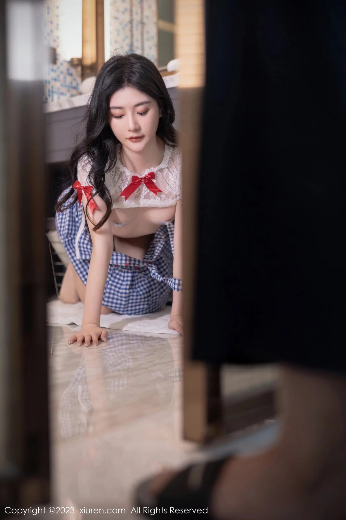 XiuRen第7509期_模特幼幼性感蓝白格子萝莉裙服饰多面视角秀完美身材诱惑写真110P