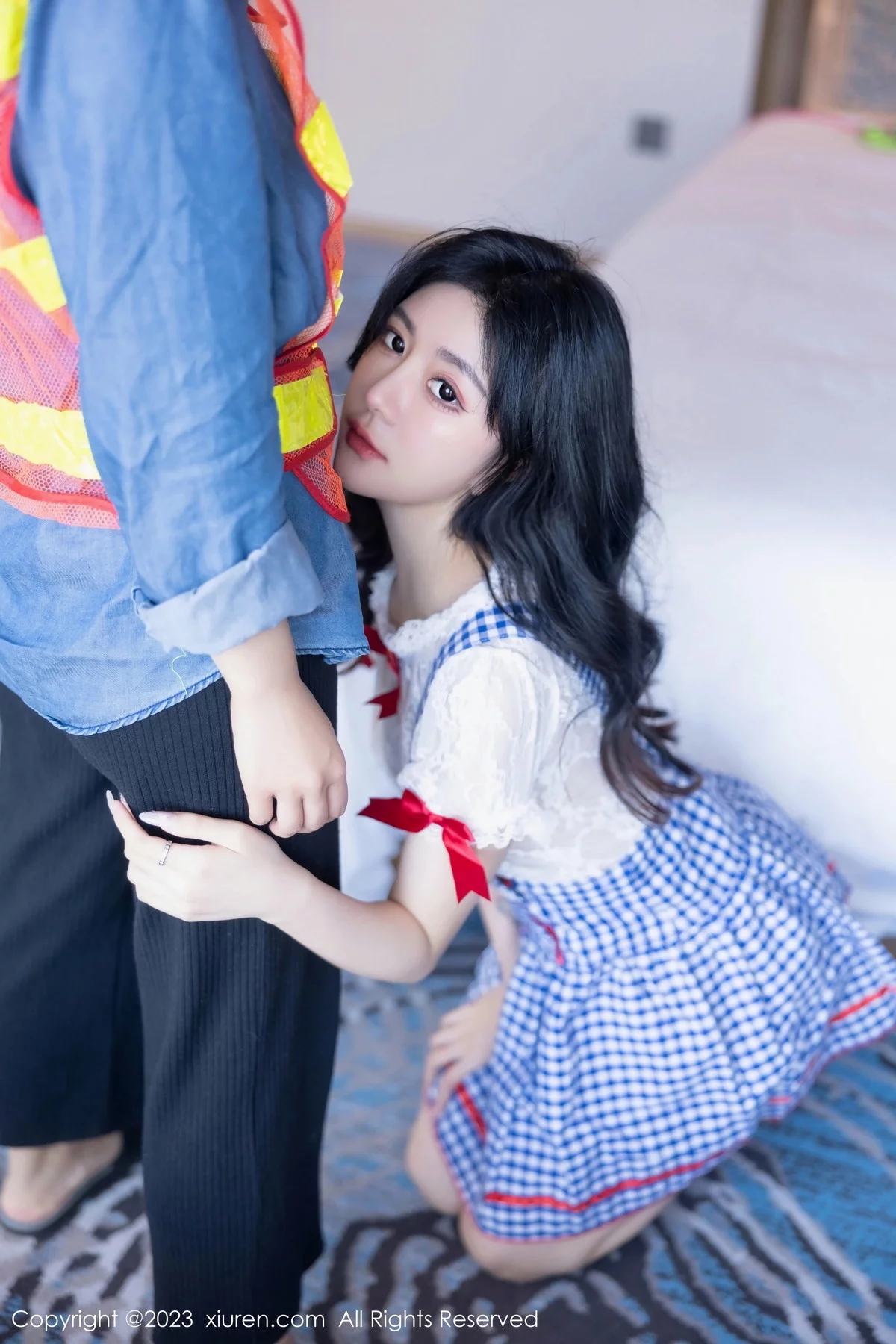 XiuRen第7509期_模特幼幼性感蓝白格子萝莉裙服饰多面视角秀完美身材诱惑写真110P
