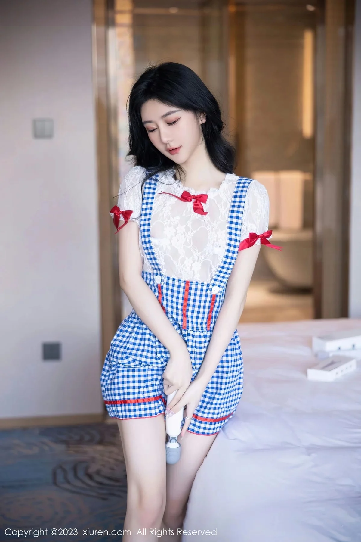 XiuRen第7509期_模特幼幼性感蓝白格子萝莉裙服饰多面视角秀完美身材诱惑写真110P