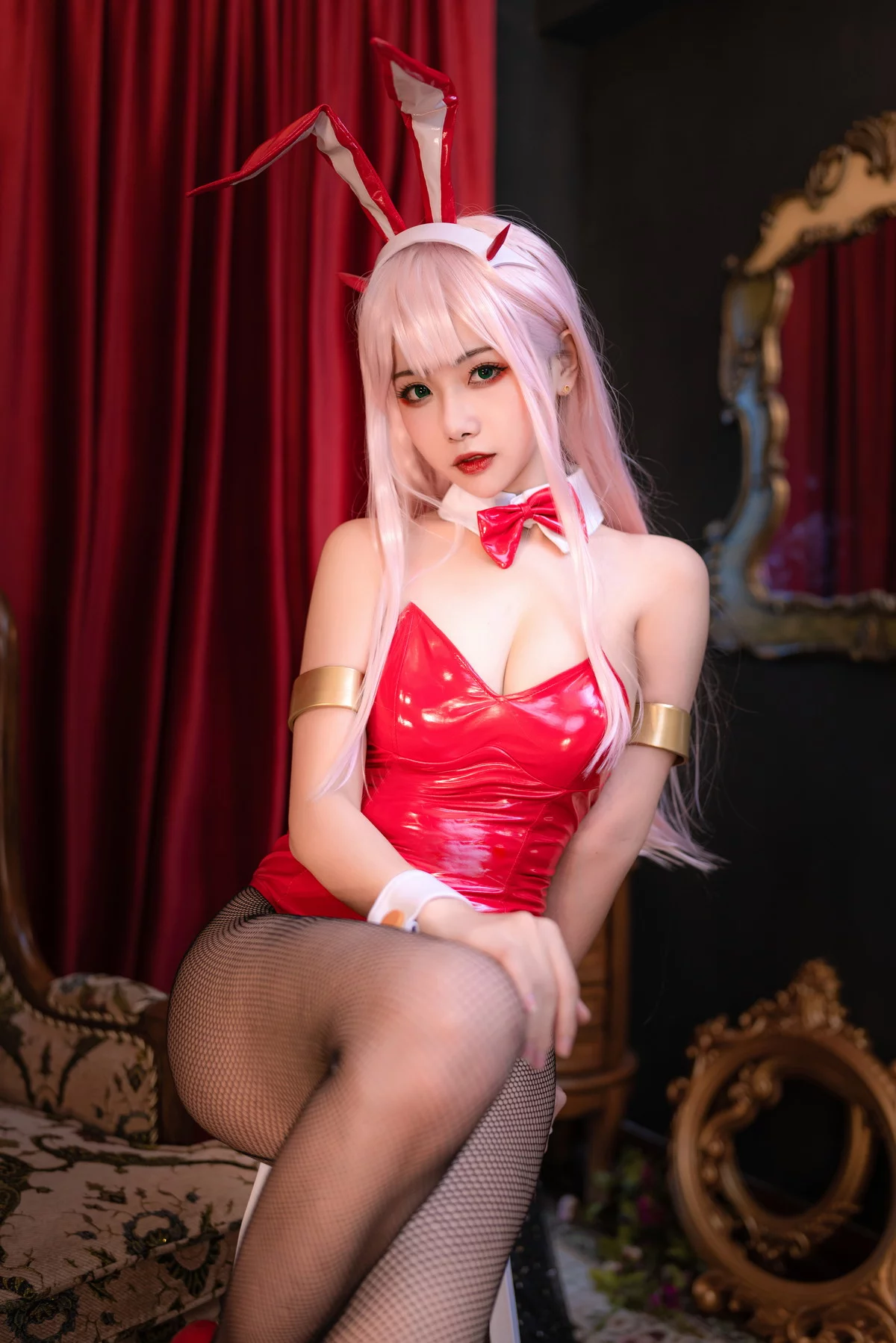 微博妹子Momoko葵葵泳装&兔女郎&花嫁主题性感多套服饰秀完美身材诱惑写真61P